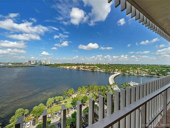 4th image of 1 Grove Isle Dr #A1504