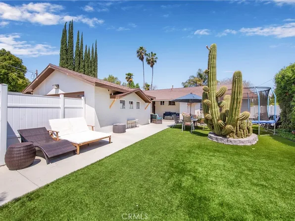 22931 Burbank Blvd, Woodland Hills, CA 91367