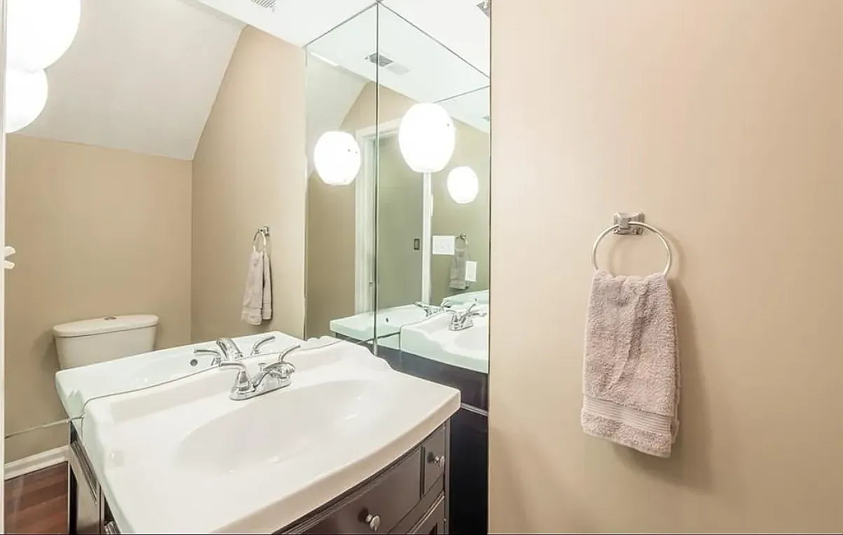 2 bed, 1260 sqft, $2,200 — Photo 2