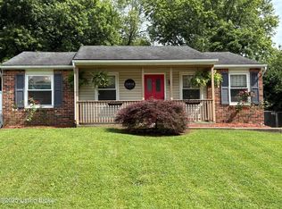 11902 Queen Annes Ct, Worthington Hills, KY 40245