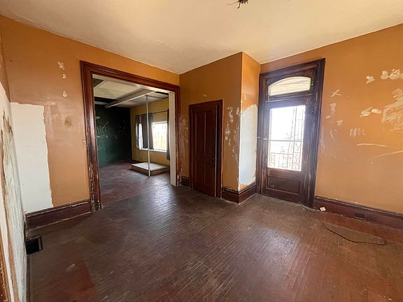 4th image of 35 Clarke Dr