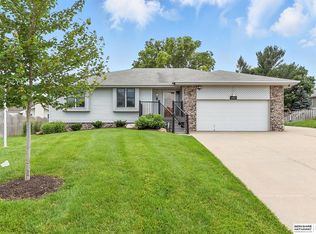 17117 Hickory Cir, Omaha, NE 68130