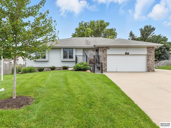 17117 Hickory Cir, Omaha, NE 68130
