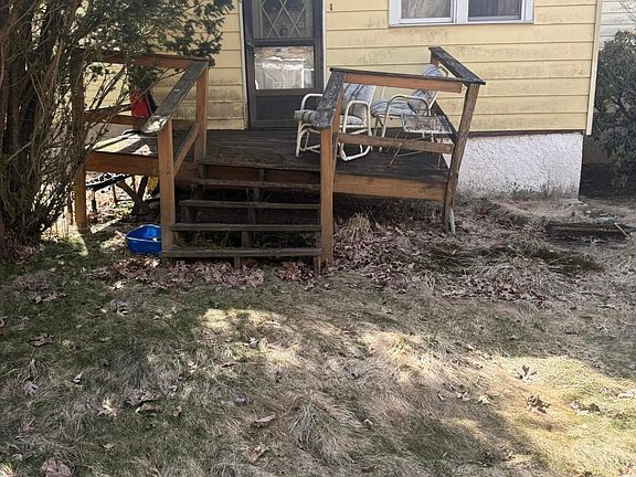 5th image of 1623 Meadow Run Rd