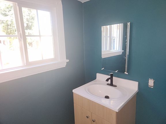 3rd image of 946 N Serrano Ave #952-1/2