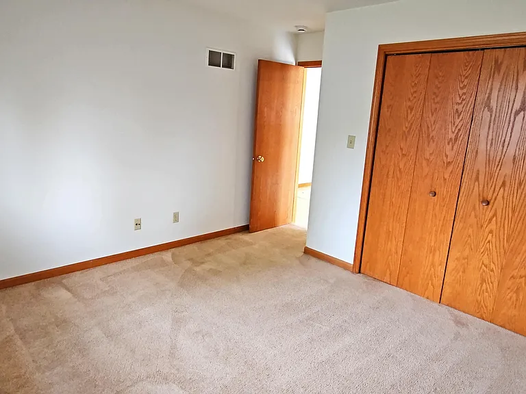 1600 Schubert Dr — Photo 5
