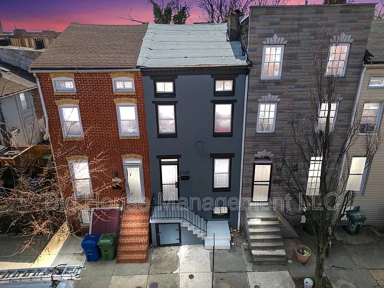 1105 W Lombard St — Photo 6