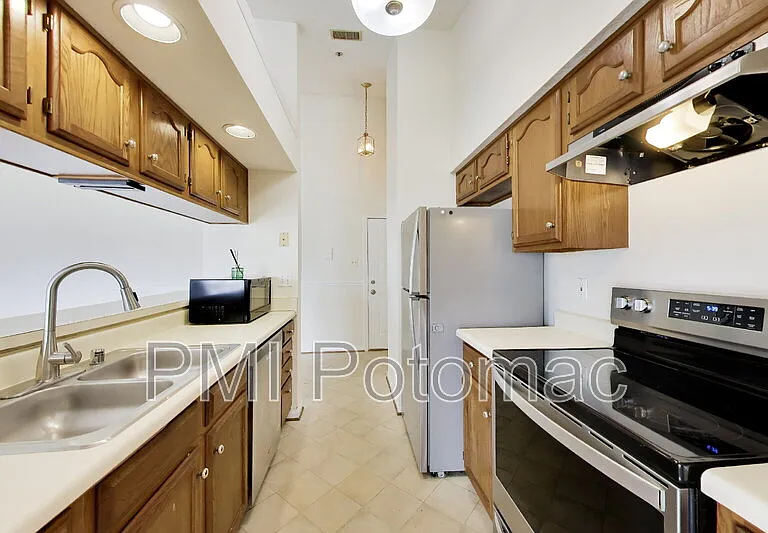 605 Himes Ave #111 — Photo 9
