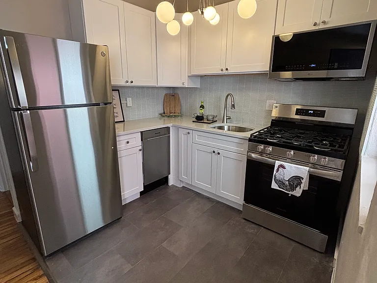 2112-2114 Russell Blvd #2112C — Photo 1