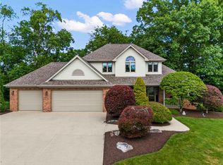 100 Aragon Pl, Finleyville, PA 15332