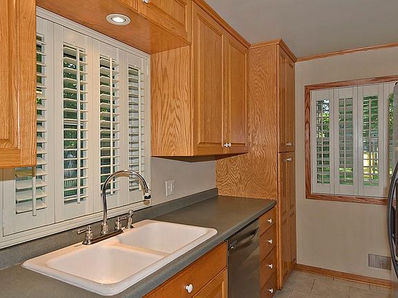 3rd image of 138 15th St NE