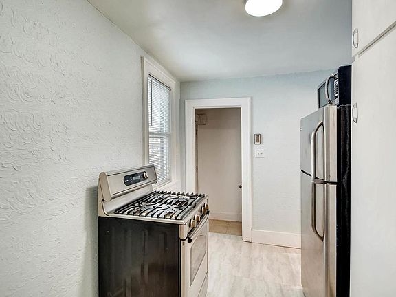 5th image of 1833 Sherwood Ave