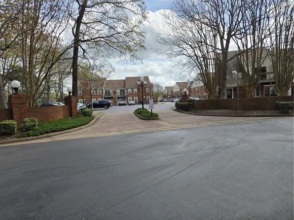 5088 Gatehouse Way, Virginia Beach, VA 23455