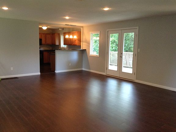 Living rm with French doors