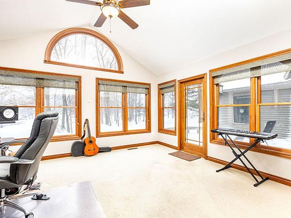 4th image of 9211 Candlestone Dr