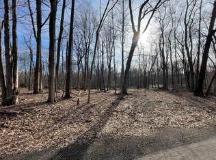 1492 E Elm Valley Rd, Buchanan, MI 49107