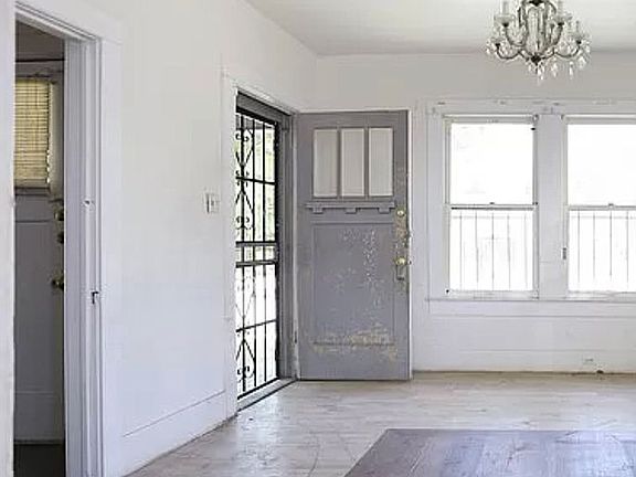 2nd image of 1023 Hammond Ave