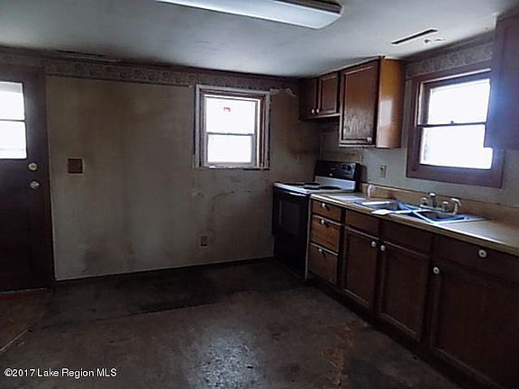 4th image of 806 Grant St W