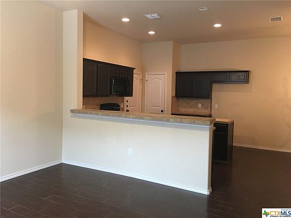 3rd image of 545 Creekside Cir