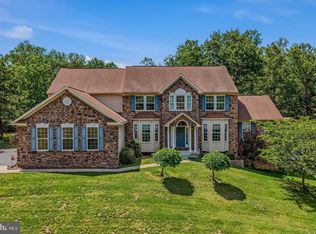 10 Cardiff Ct, Hedgesville, WV 25427