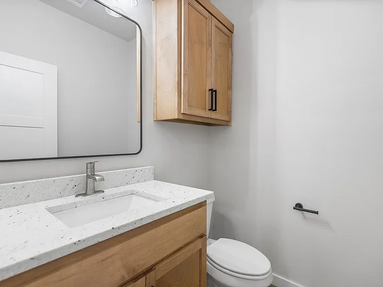 126 E Midway St — Photo 10
