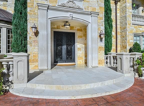 3rd image of 5733 Northbrook Dr