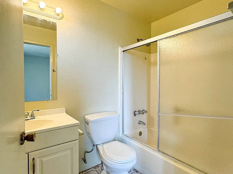 4554 Russell Ave #2 — Photo 15