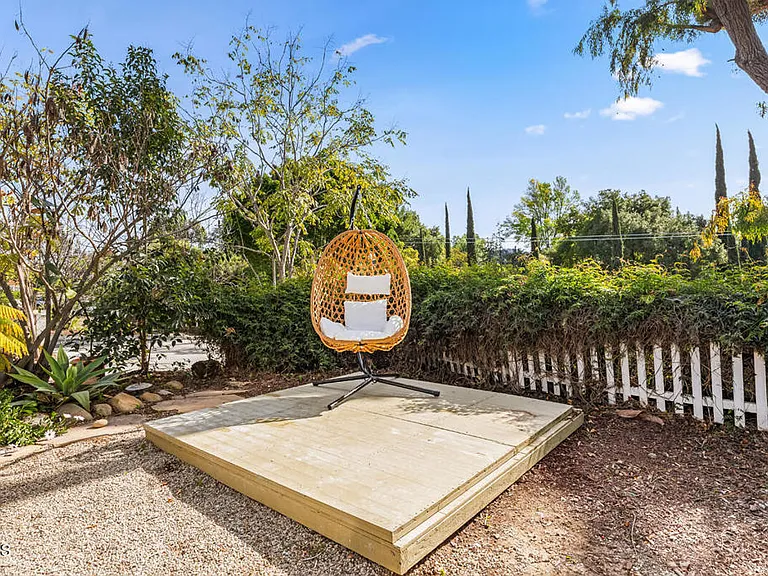 107 Alto Dr — Photo 8