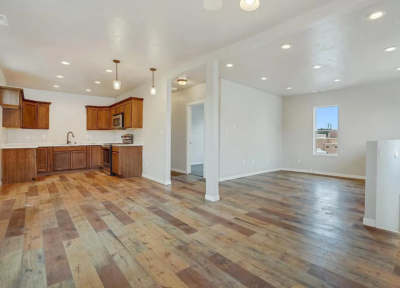 2 bed, 920 sqft, $1,250 — Photo 1
