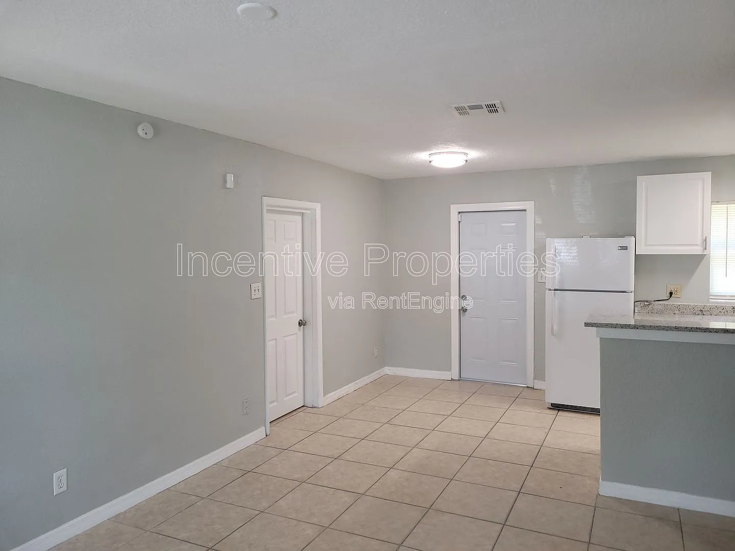 3 bed, 1.0 bath, 1080 sqft, $1,699 — Photo 3