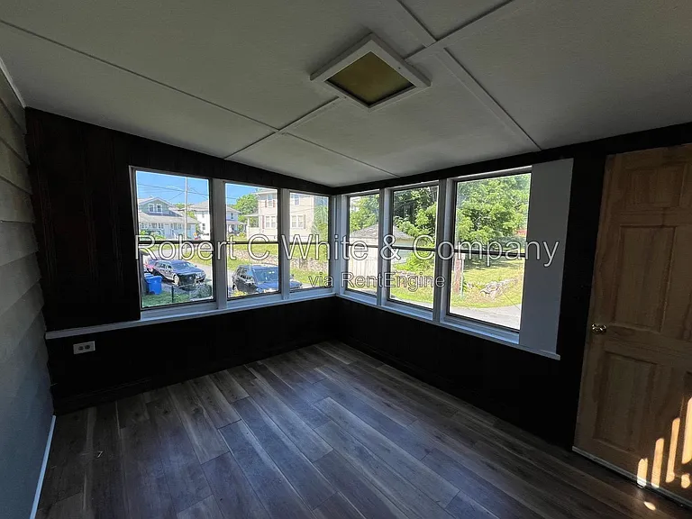 345 W Thames St #2 — Photo 4
