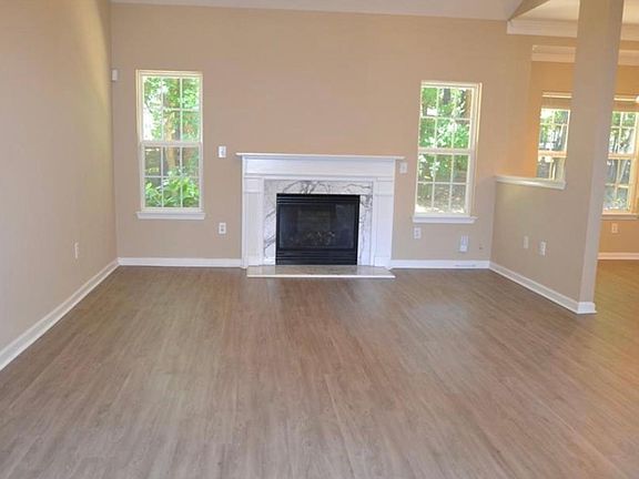 5th image of 422 Glencrest Dr