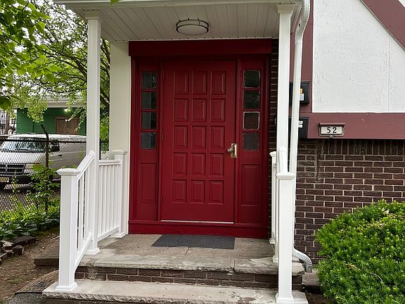 2nd image of 52 Long St #2
