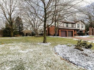 214 Essex Knoll Dr, Coraopolis, PA