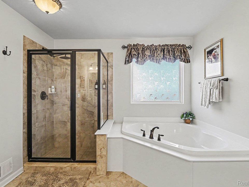 24969 Carriage Ln, photo 15