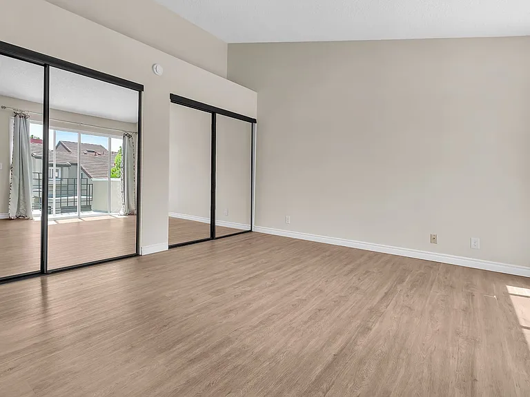 89 Stanford Ct — Photo 15