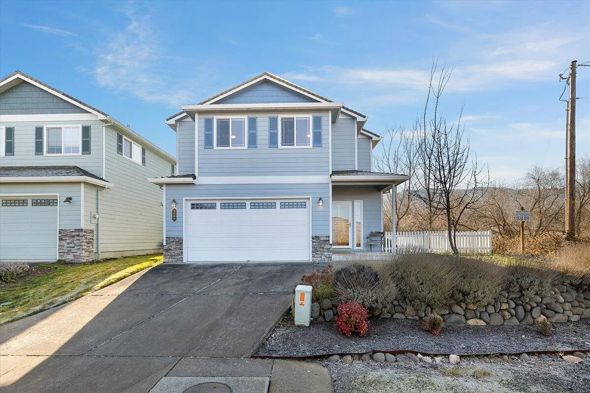 2086 Creek Dr photo 1