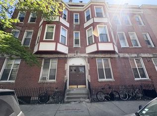 653 W 28th St #2F, Chicago, IL 60616