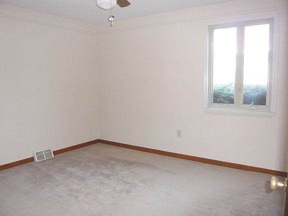 Master with Ceiling Fan and Light