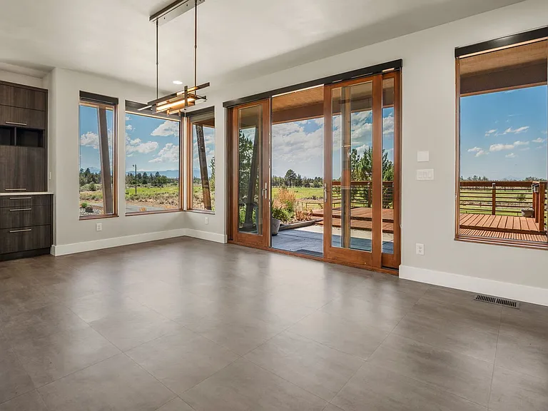 64144 Pioneer Loop — Photo 18