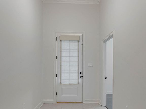 4th image of 215 Bay Meadow Ln
