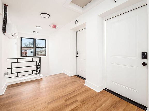 5th image of 1656 E Livingston Ave #7