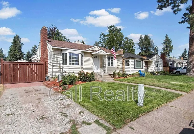 1117 E 33rd Ave — Photo 2
