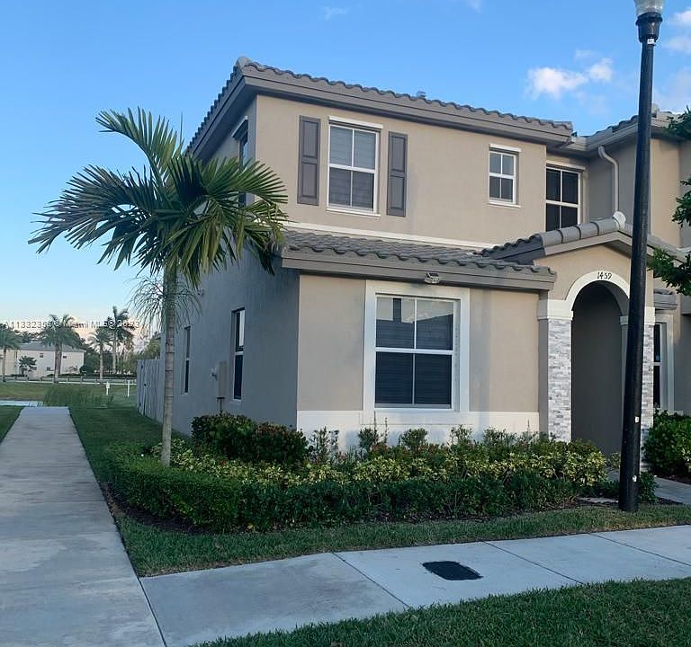 1st image of 1459 SE 26th Ave #1459
