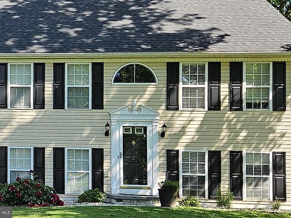 2nd image of 46 W Praecipe Way