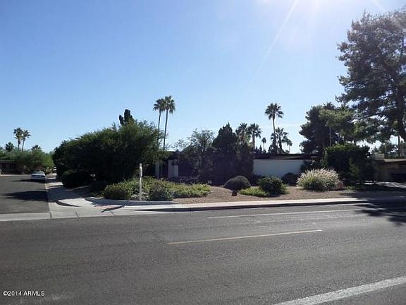 3rd image of 301 E Broadmoor Ct