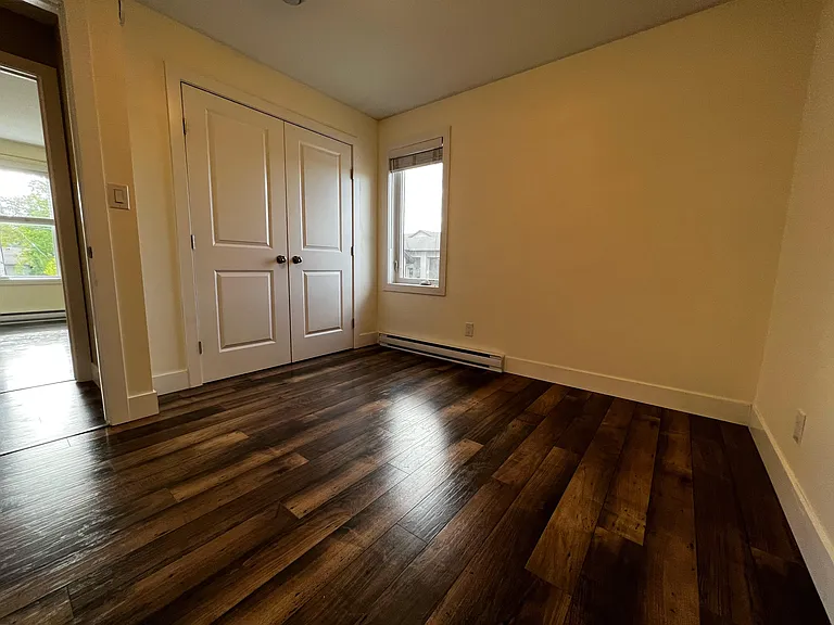 428 Henry St — Photo 5