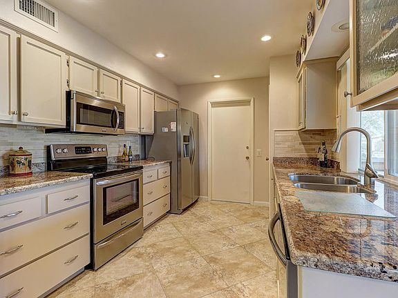 3rd image of 16825 N Orchard Hills Dr