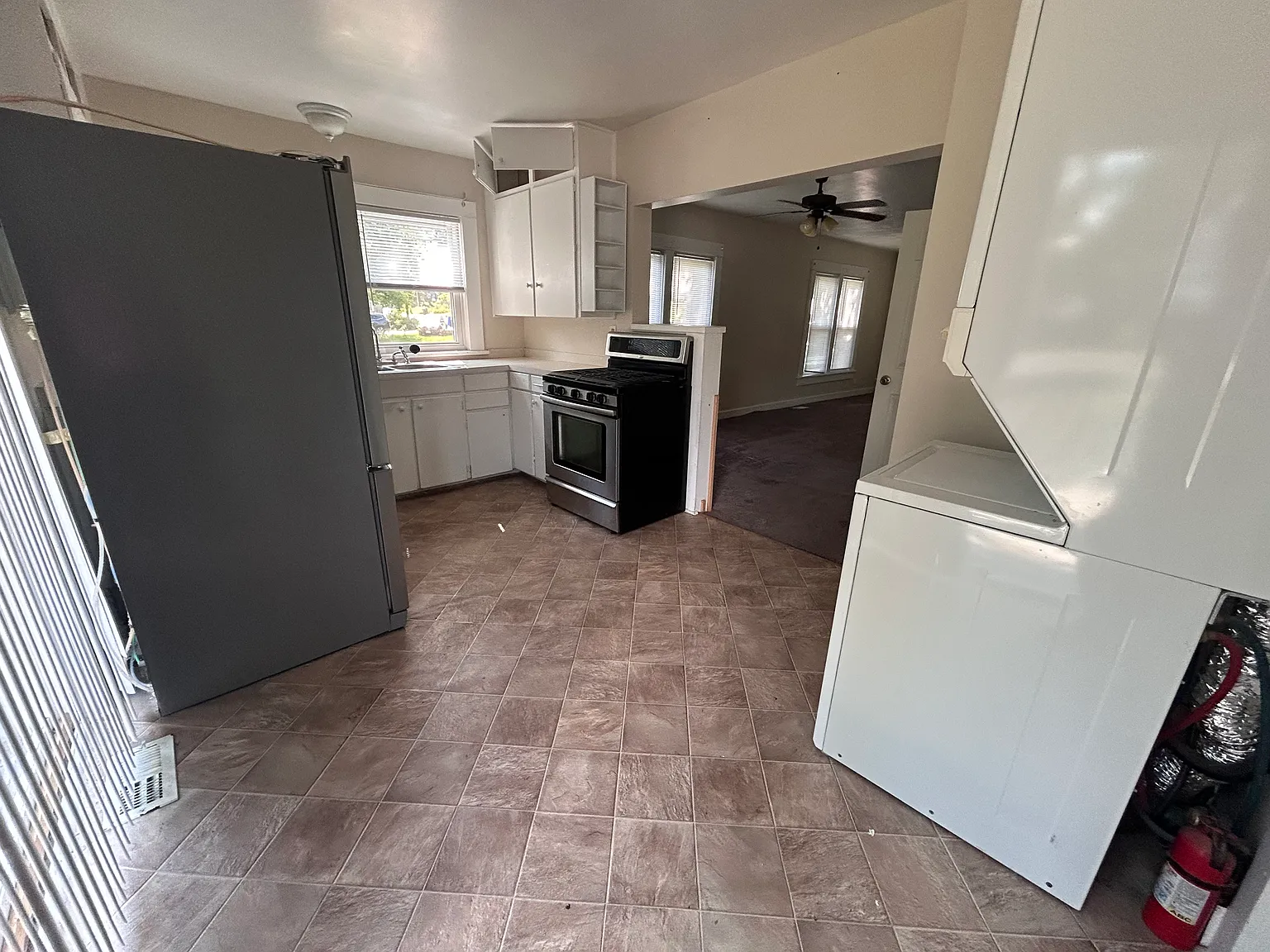 2 bed, 792 sqft, $1,350 — Photo 2