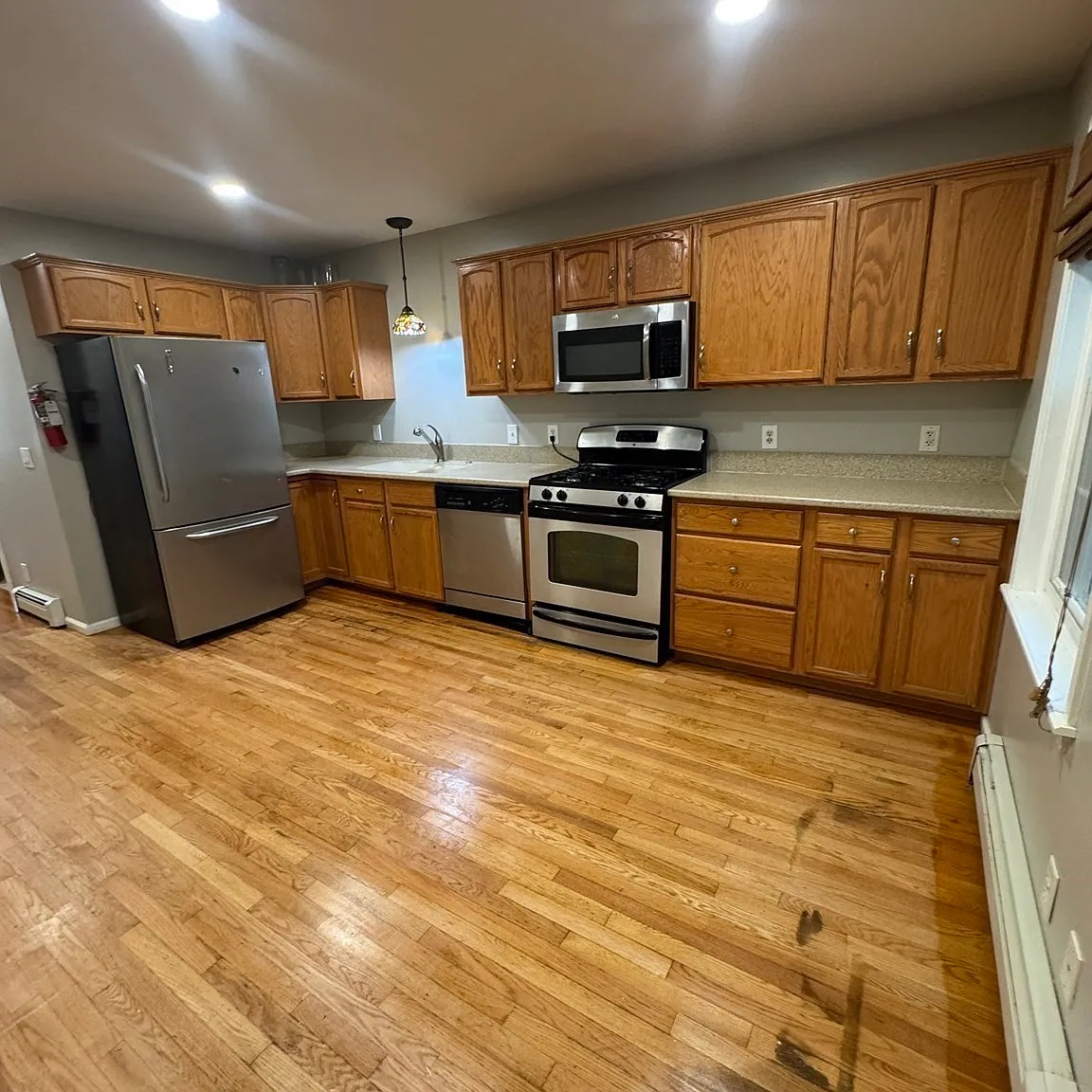 2 bed, 1.5 bath, 1132 sqft, $3,000 — Photo 2